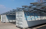 pannelli solari tra container